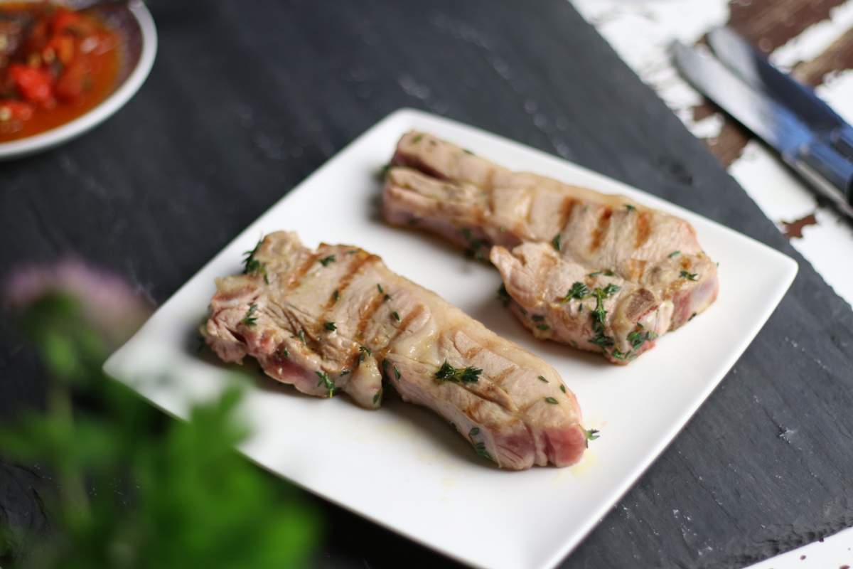 Tapas gegrilde lamskoteletten in knoflook thijm olie