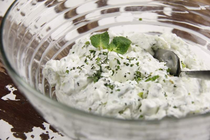 Raita, Indiaase yoghurtsaus met komkommer en munt