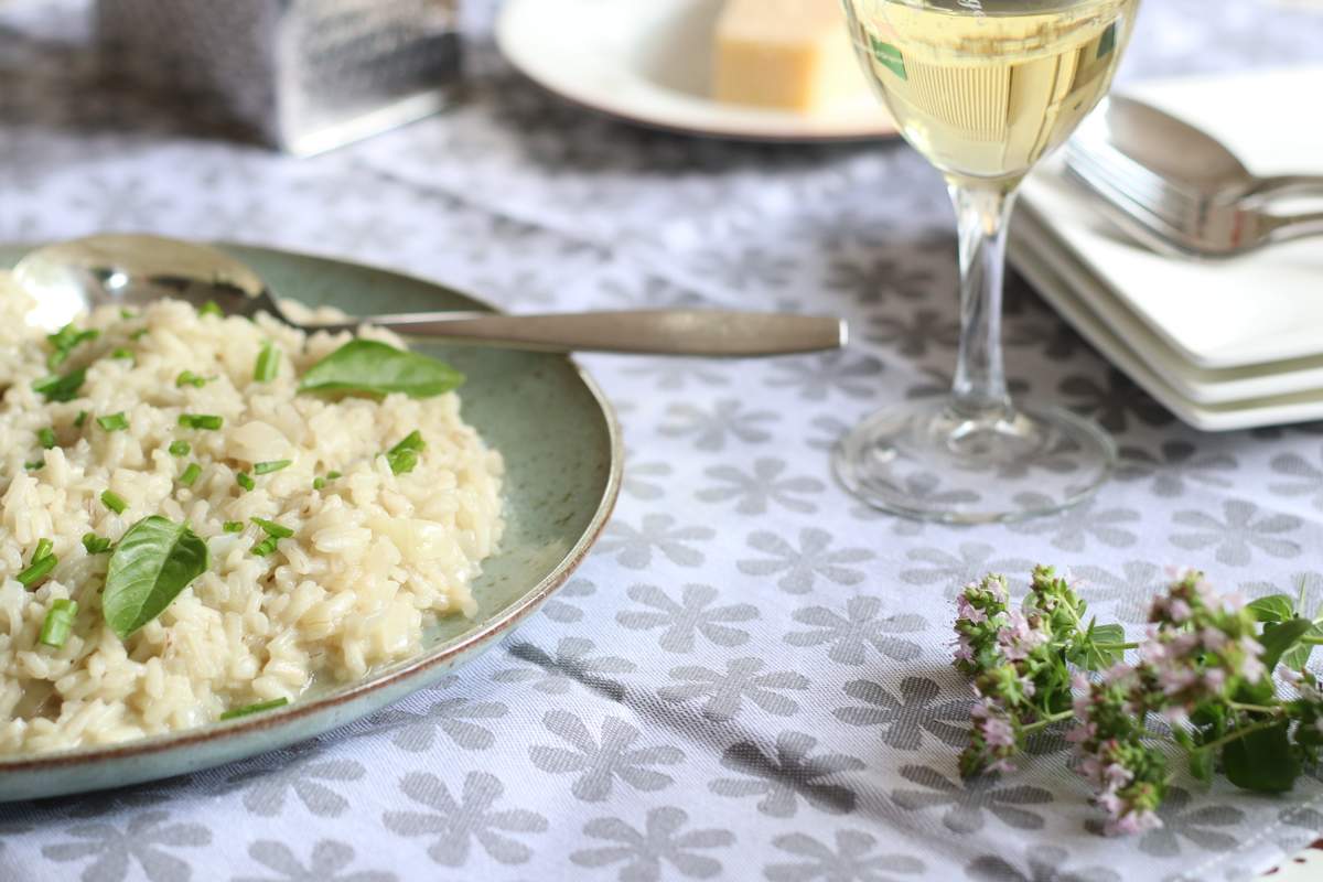 Romige risotto met lenteui en basilicum