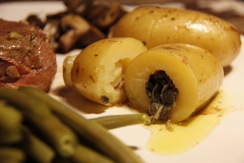 Gevulde aardappels met salie en ansjovis - een verrassende aardappel