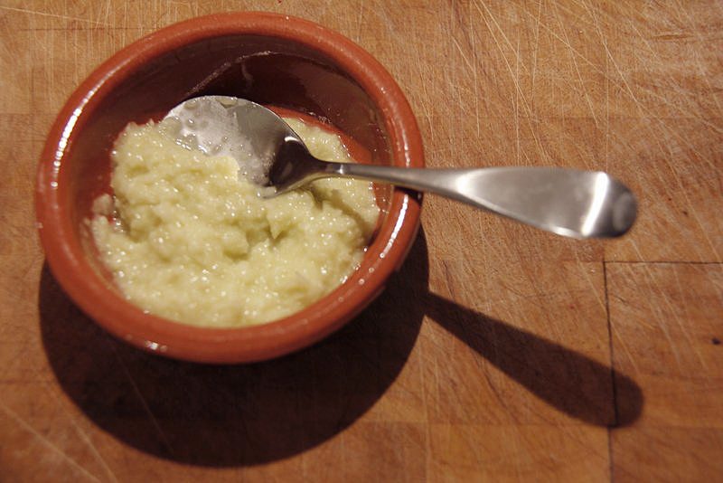 Zelf Catalaanse aioli maken, aioli zonder ei