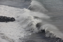 image 20111024-la-palma-puerto-de-tazacorte-3-hoge-golven-jpg