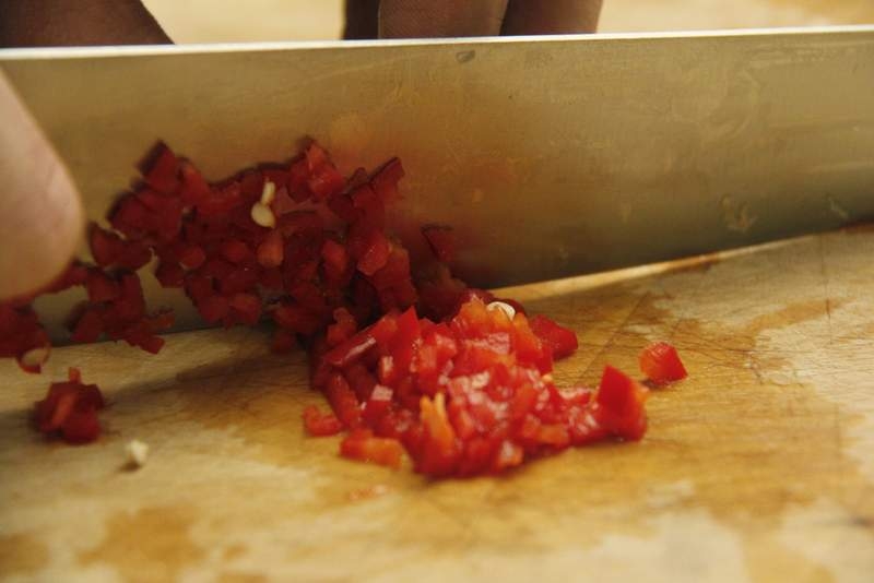 image 10_guacamole_snijd-de-reepjes-in-kleine-blokjes-jpg