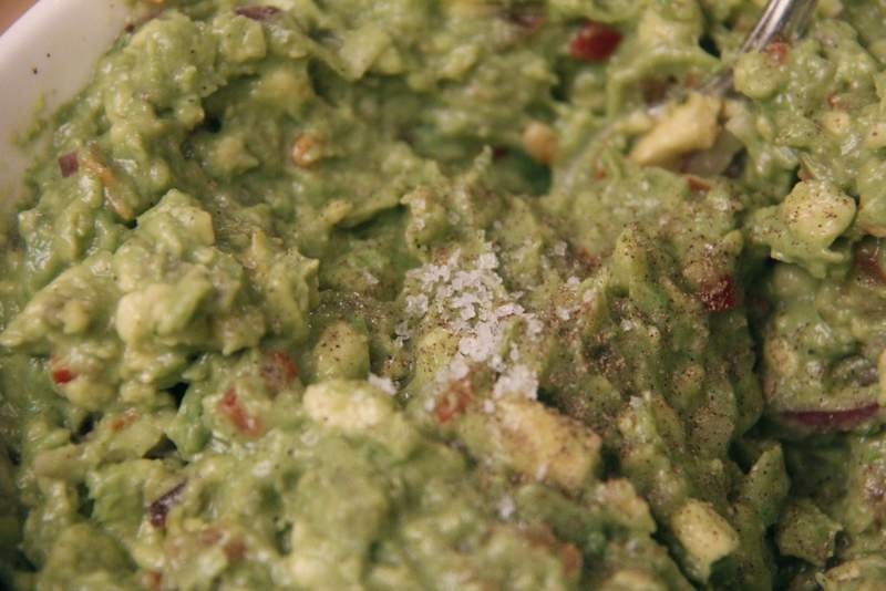 image 24_guacamole_voeg-zout-toe-naar-smaak-jpg