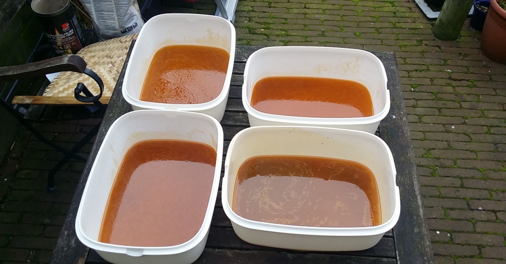 image 01-heston-chili-de-bouillon-laten-afkoelen-jpeg