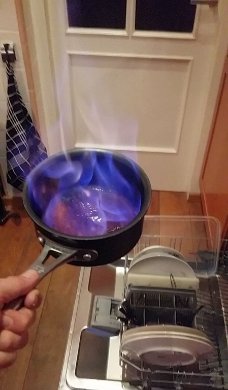 image 02-heston-chili-de-jack-flamberen-voor-de-marinade-jpeg