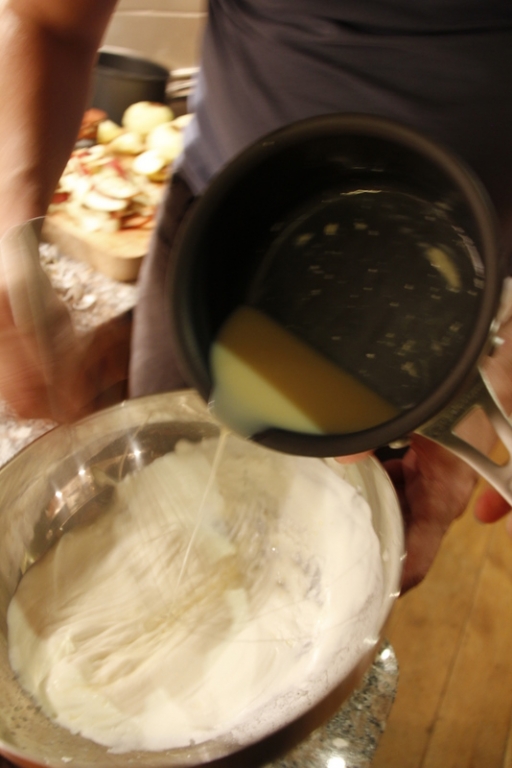 image 20120114-5-2-voeg-de-opgeloste-chocolade-toe-aan-de-room-2-jpg