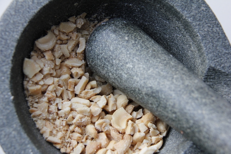 image 3-1-de-cashew-noten-klein-maken-jpg