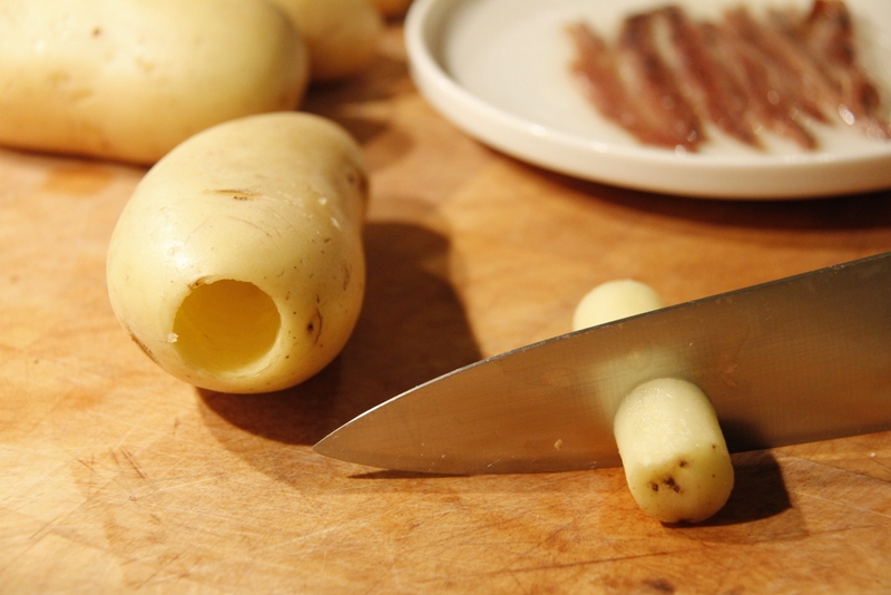 image 2-3-snij-de-onderste-helft-van-de-kern-jpg
