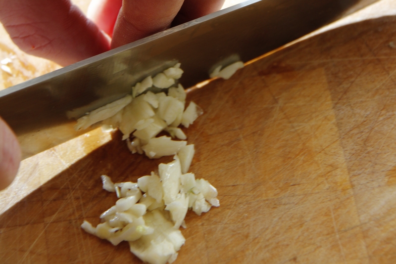 image 2a_knoflook-hakken-jpg